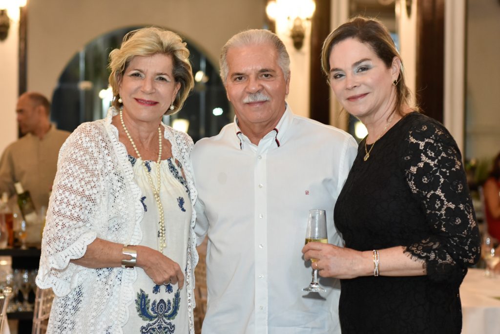 
				Stella Rolim, Pio Rodrigues e Jacqueline Mota 
				