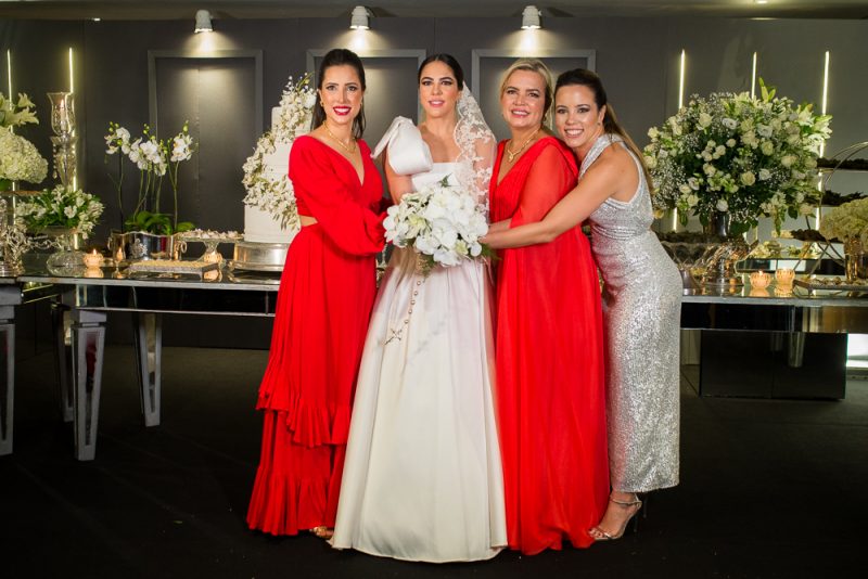 Chuva de arroz - Talyne Ximenes e Ítalo Bastos trocam alianças e celebram união no Hotel Gran Marquise