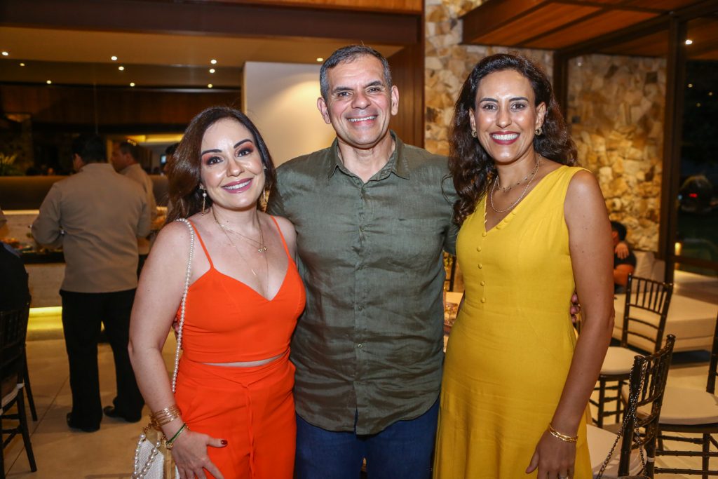 Vandisa Azevedo, Marcelo Castelo E Karina Machado