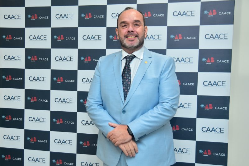 contornos jurídicos e perspectivas - André Xerez pilota sessão de autógrafos do seu livro sobre a tolerância no processo eleitoral brasileiro