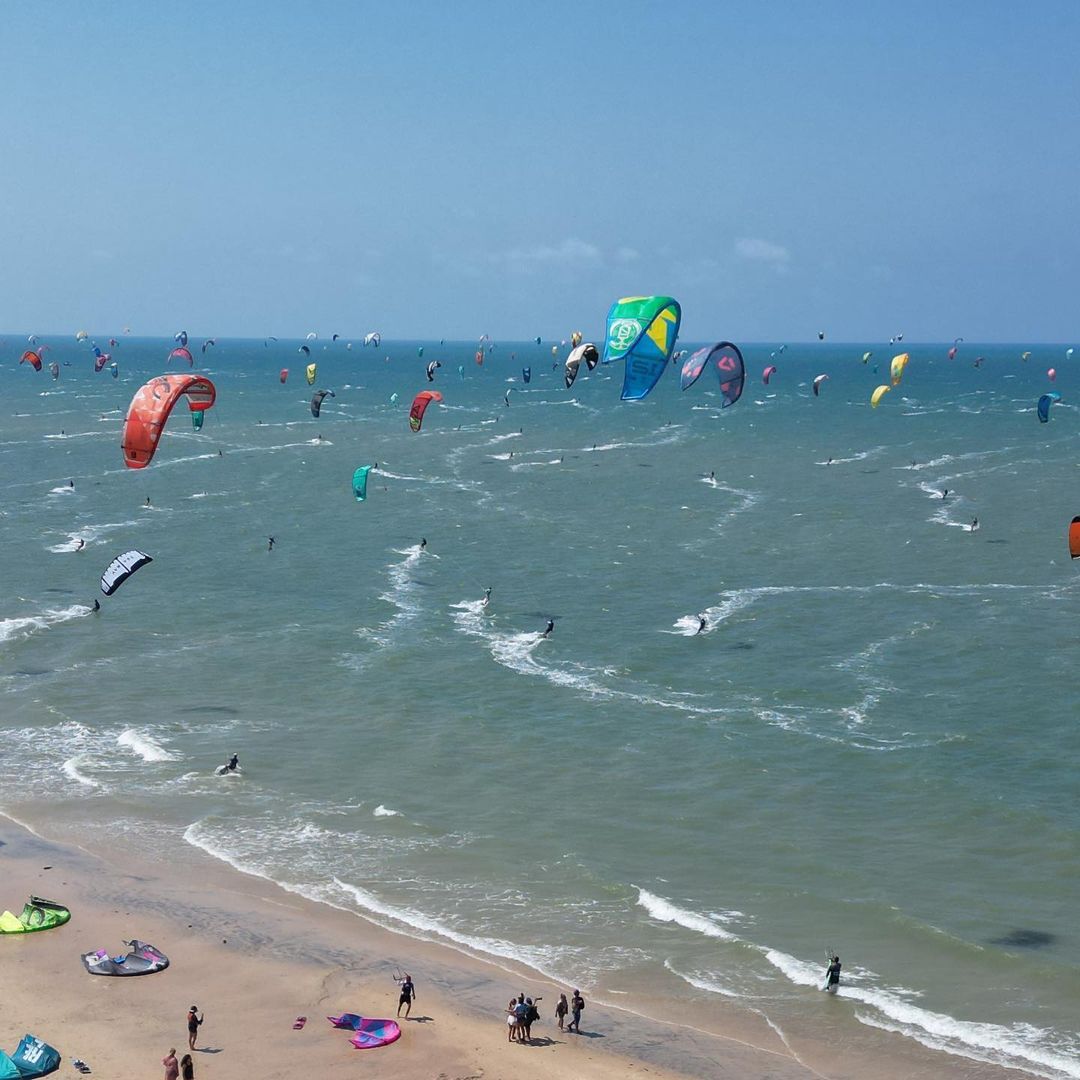 Winds For Future encerra edição com recorde global de 884 kitesurfistas no mar ao mesmo tempo
