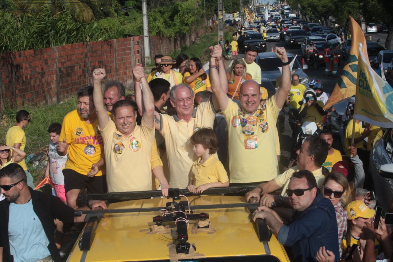 Fortaleza se veste de amarelo para última carreata da militância 12 antes da eleição