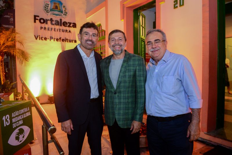 REDUÇÃO TRIBUTÁRIA - Élcio Batista sanciona lei que prevê ampliação de área com incentivos fiscais na Praia de Iracema