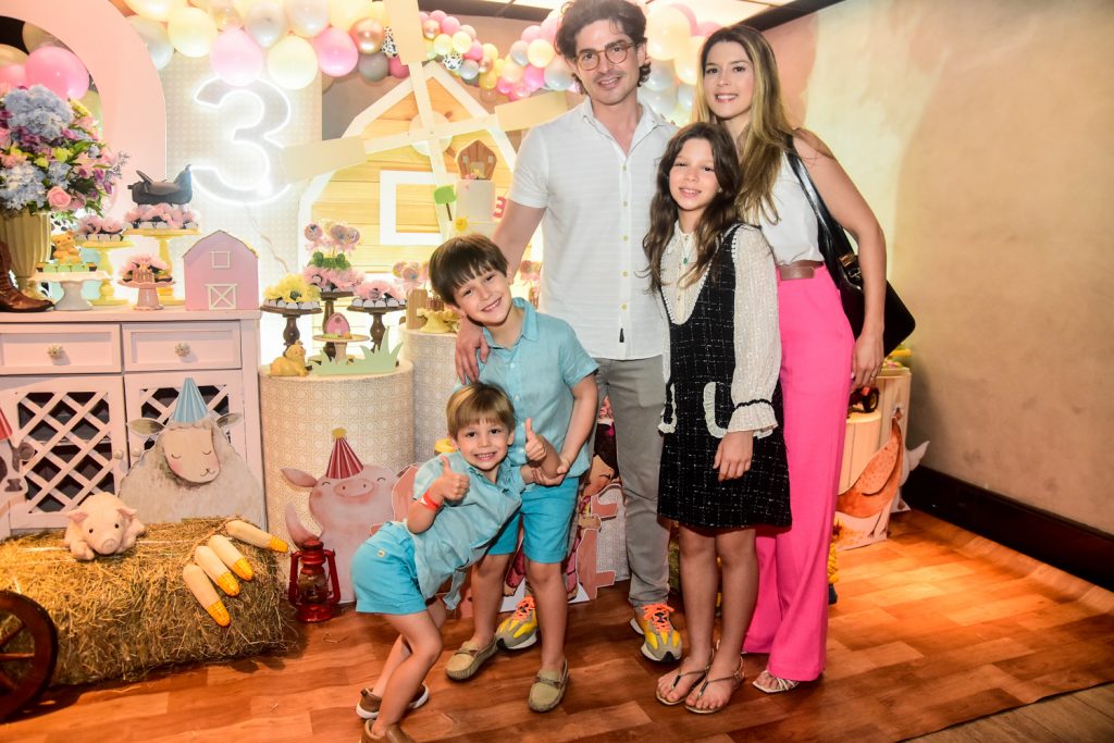 Alvaro, Otavio, Jonathan, Laura E Juliana Magalhães (1)