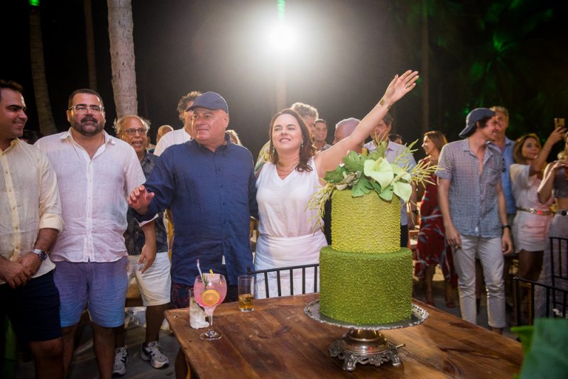 Lagoinha Sessions - Luciano Cavalcante festeja nova idade rodeado de amigos na praia da Lagoinha