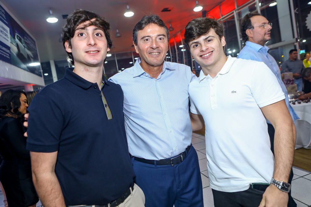 Bernardo, Luis E Mario Carvalho