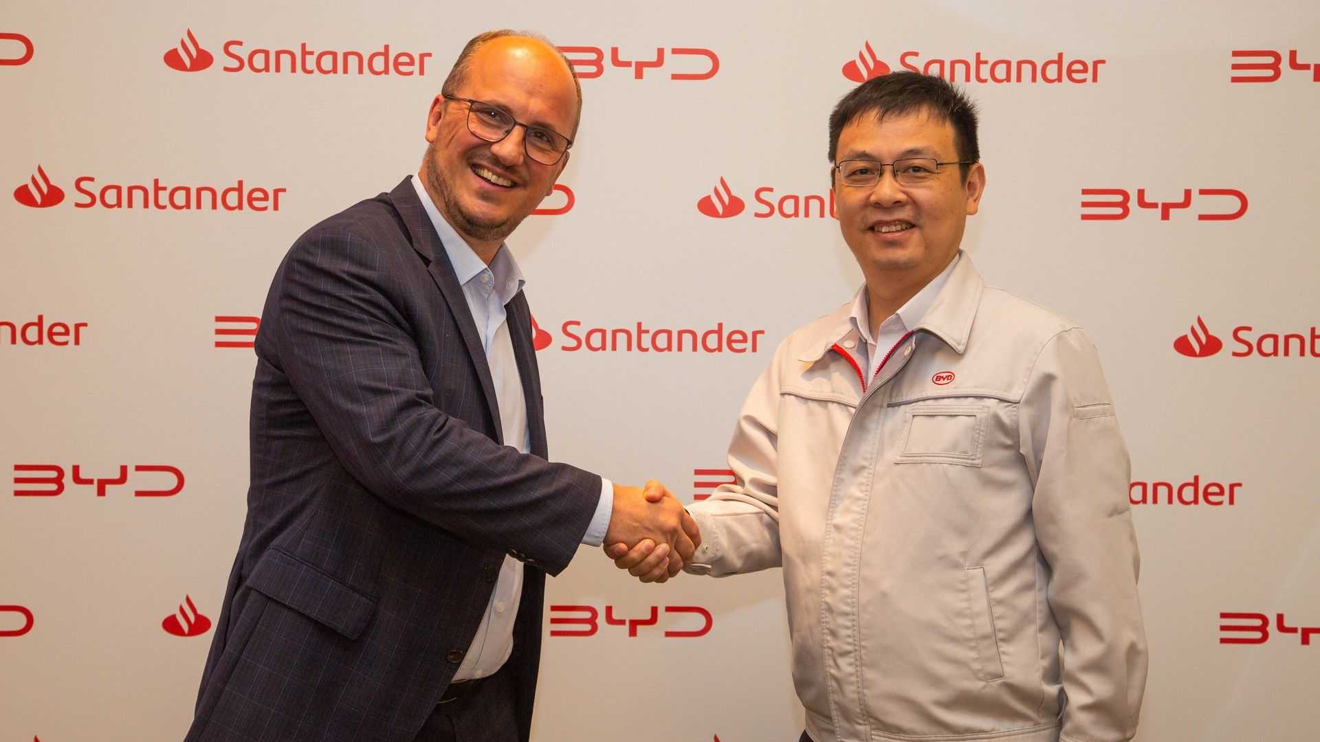 BYD faz parceria com o Santander para financiamento de carros elétricos