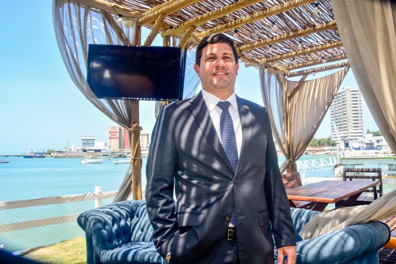 Almoço - Ministro do Turismo, Carlos Brito, é recepcionado no Iate Clube pelo vice-comodoro Manoel Linhares