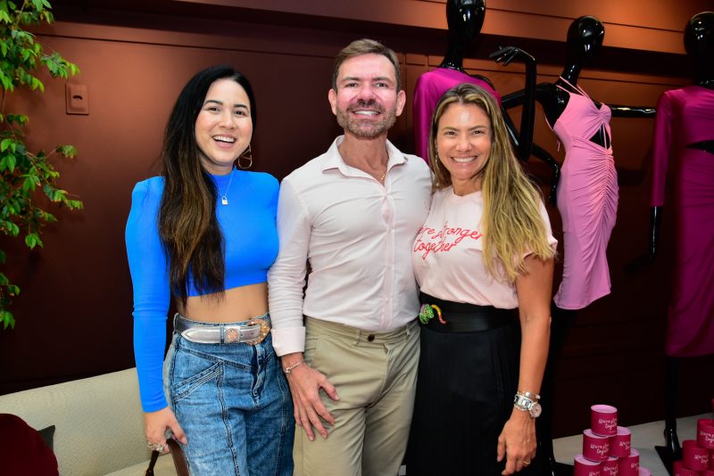 we're stronger together - Interni realiza ação de conscientização sobre o câncer de mama com o Dr. Fred Carioca