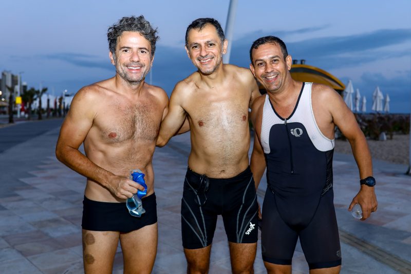 Triathlon - Atletas participam do treino simulado para o Ironman 70.3 Fortaleza na Av. Beira-Mar