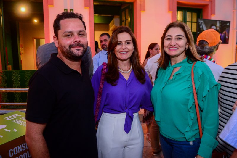 REDUÇÃO TRIBUTÁRIA - Élcio Batista sanciona lei que prevê ampliação de área com incentivos fiscais na Praia de Iracema