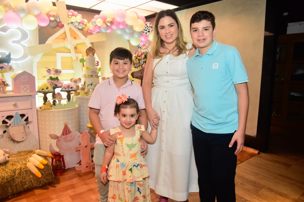 Davi, Maria Giovanna, Ticiana E Gustavo Ximenes (2)
