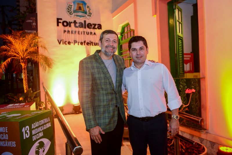 REDUÇÃO TRIBUTÁRIA - Élcio Batista sanciona lei que prevê ampliação de área com incentivos fiscais na Praia de Iracema