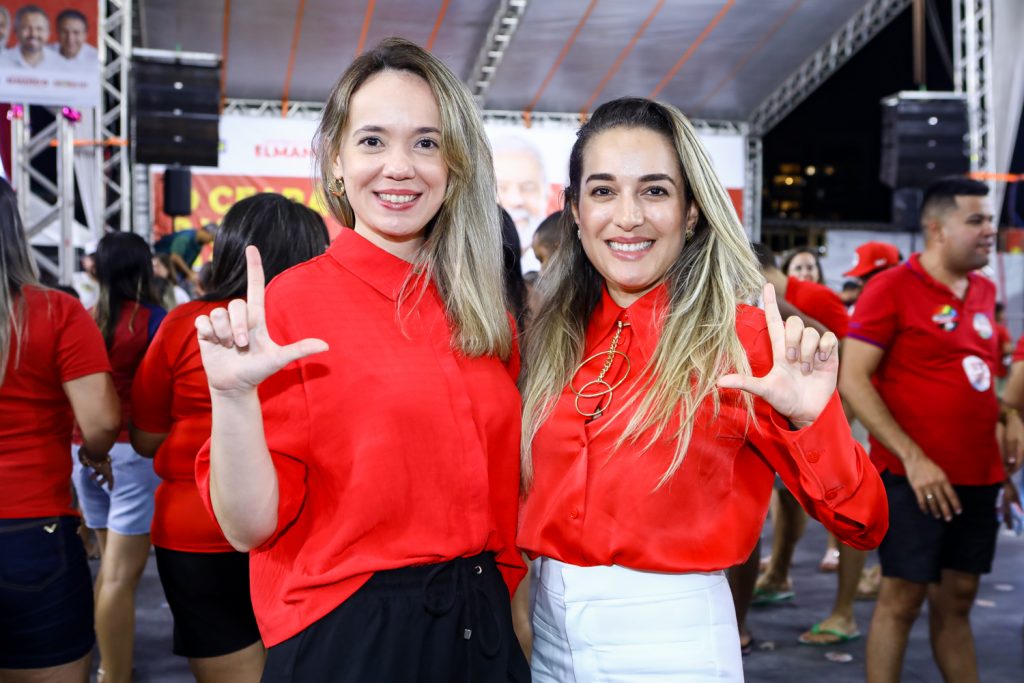 Elisa Dias E Larissa De Alencar