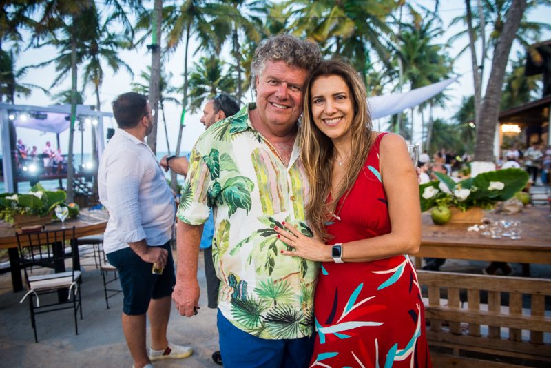 Lagoinha Sessions - Luciano Cavalcante festeja nova idade rodeado de amigos na praia da Lagoinha