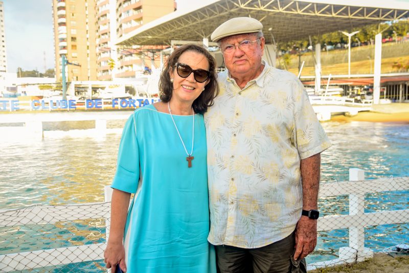 Parada obrigatória - Sol, sal e diversão fazem parte da animada programação de domingo no Iate Clube de Fortaleza
