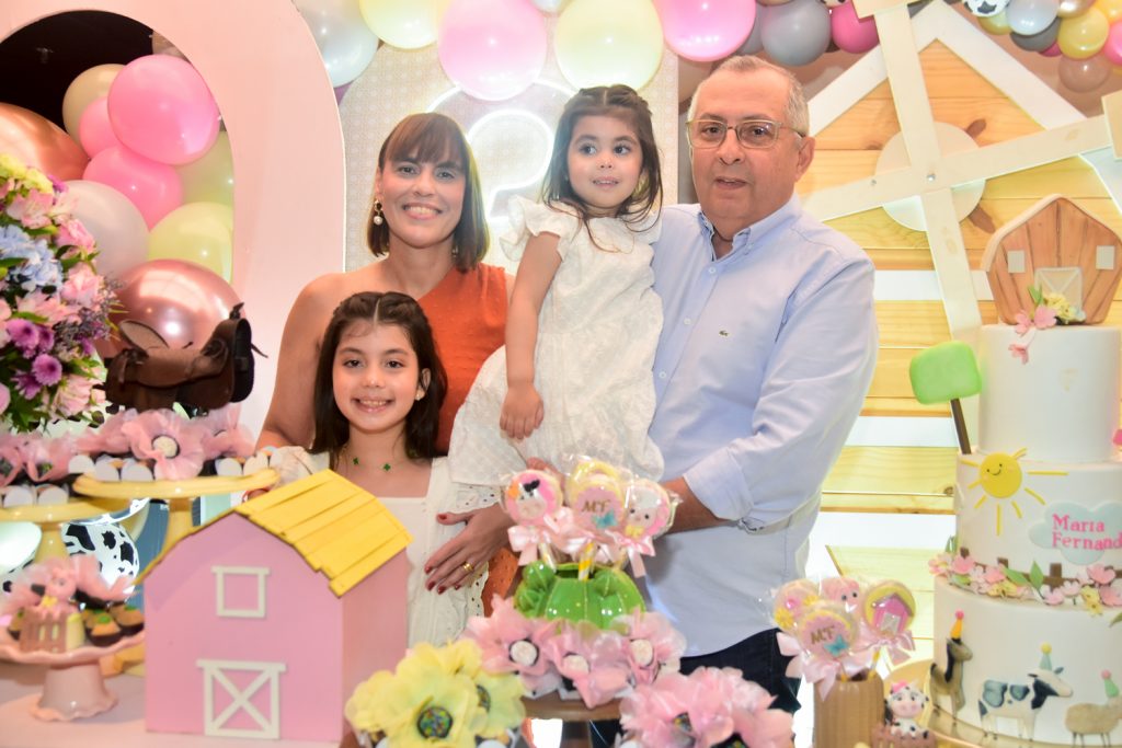 Fernanda Salazar, Maria Fernanda, Odilon Peixoto E Maria Victória (5)