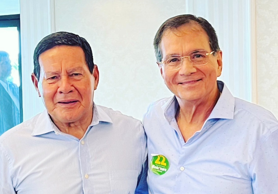 Beto Studart integra cavalgada de apoio a Bolsonaro junto com general Mourão