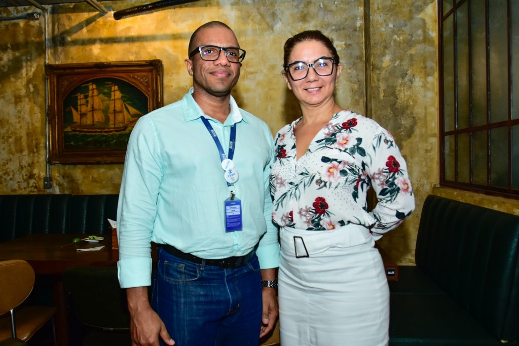 Giovanni Santos E Alciléia Farias