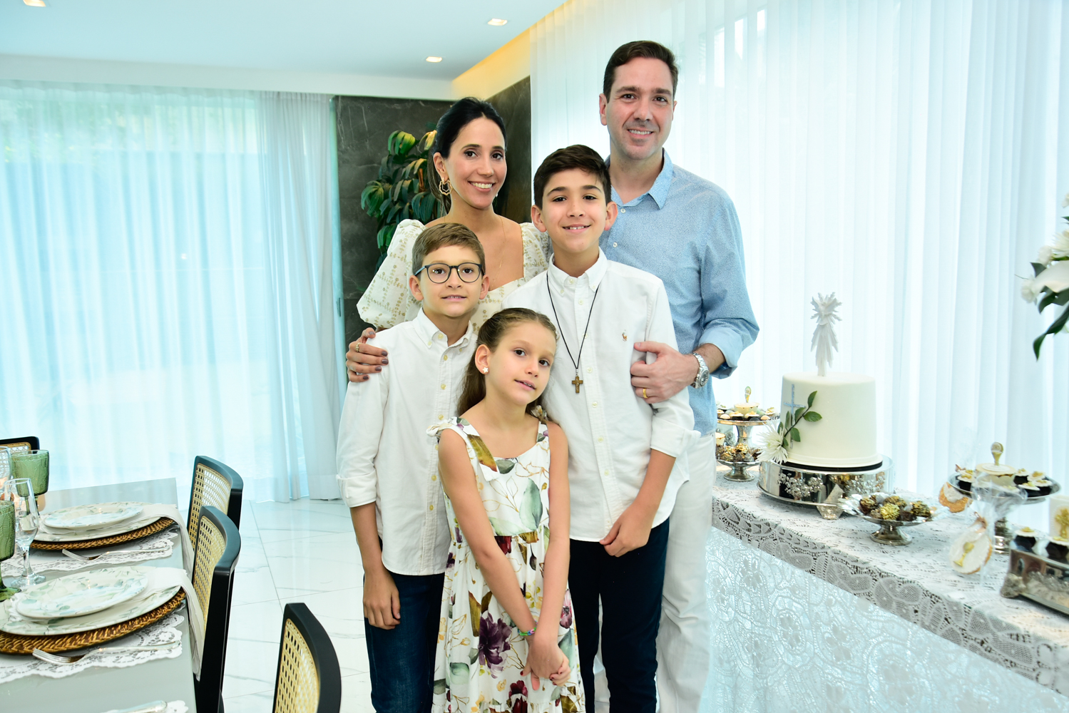 Nadia e Eduardo Bismarck comemoraram a primeira comunhão de Pedro