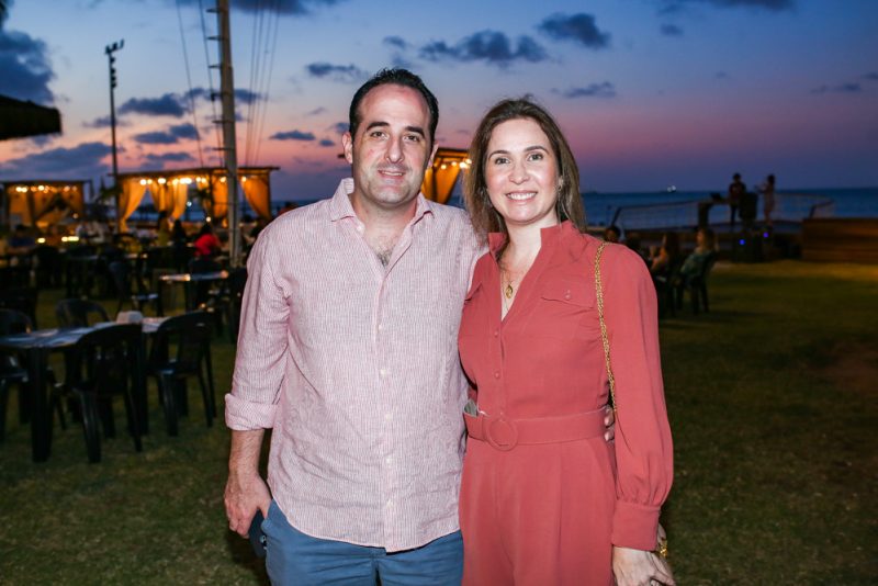 Point de Badalação - Lounges do Iate Clube fervilham de bacanas no sunset da tarde de sábado(8)