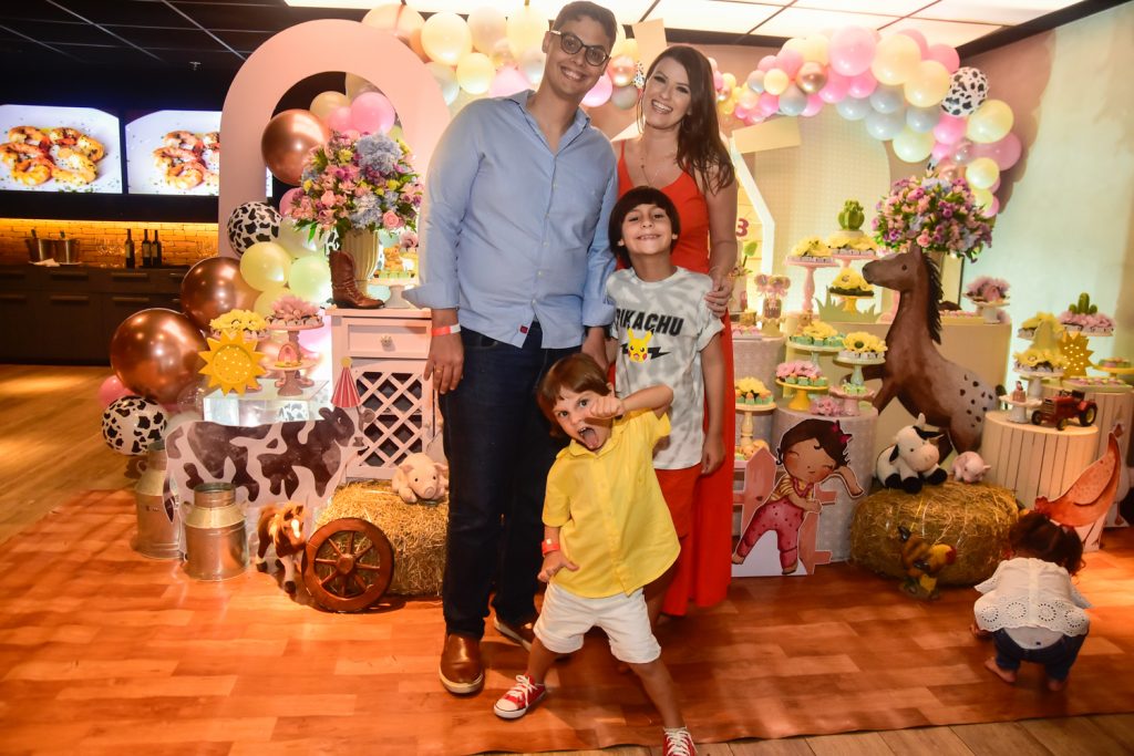Lúcio Salazar, Samira Menegas, Gabriel E Davi Salazar (2)