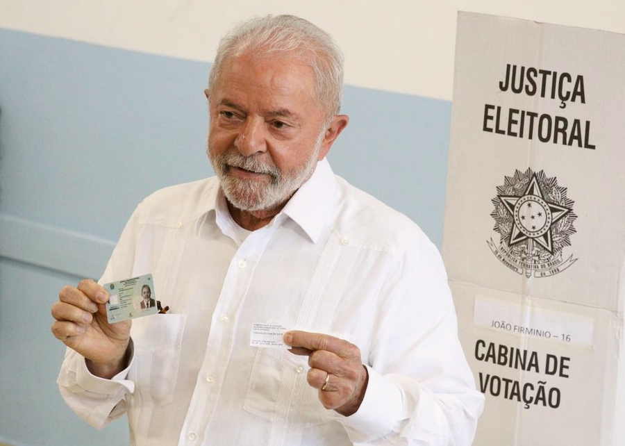 Lula eleito pela terceira vez presidente do Brasil com 50,8% dos votos