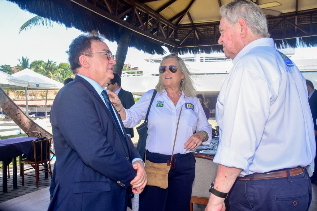 Manoel Linhares, Rosa Masgrau E Roy Taylor (1)