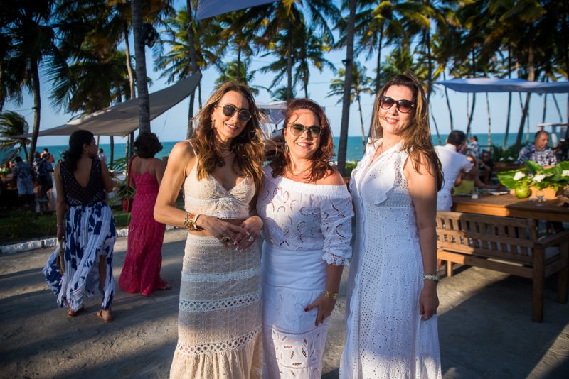 Lagoinha Sessions - Luciano Cavalcante festeja nova idade rodeado de amigos na praia da Lagoinha