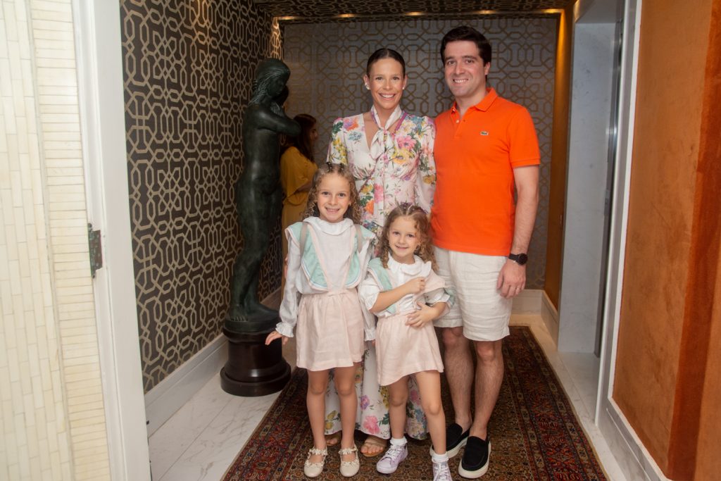 Natalia, Lucas, Sofia E Olivia Pontes