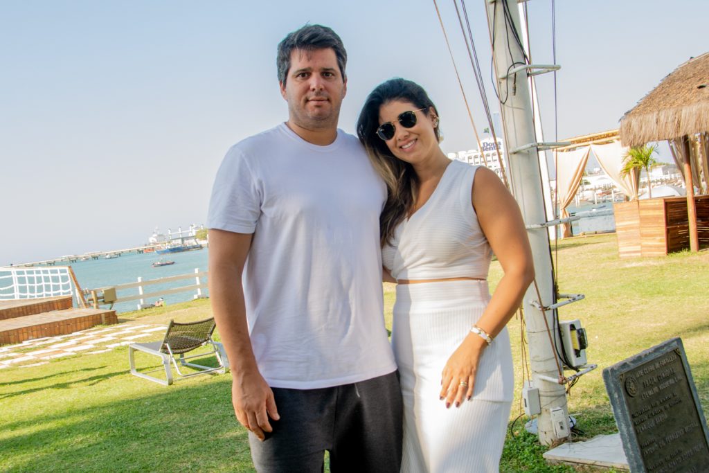 Nilton E Larissa Bastos