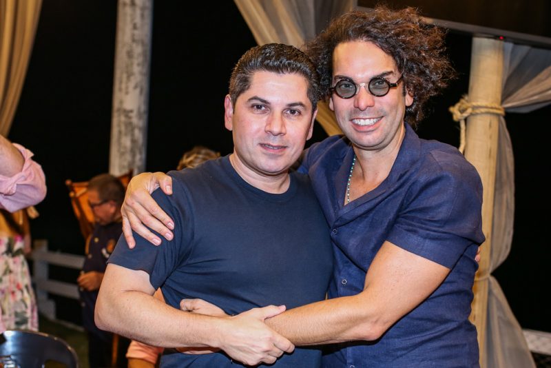 Point de Badalação - Lounges do Iate Clube fervilham de bacanas no sunset da tarde de sábado(8)