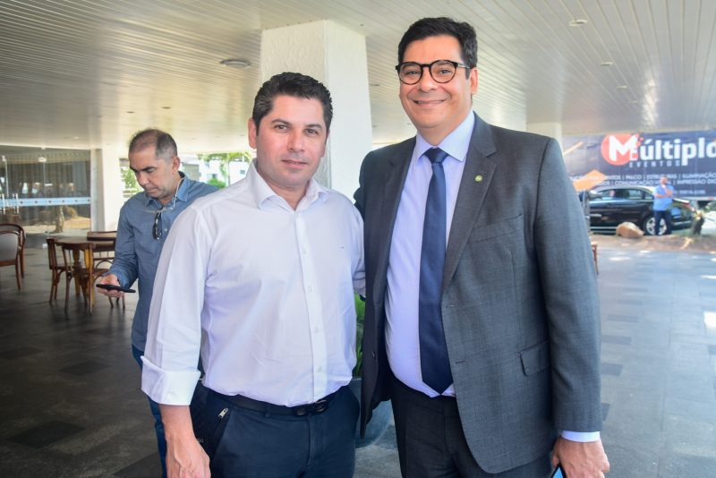 Almoço - Ministro do Turismo, Carlos Brito, é recepcionado no Iate Clube pelo vice-comodoro Manoel Linhares