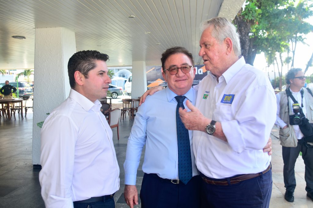 Pompeu Vasconcelos, Manoel Linhares E Toy Taylor (1)