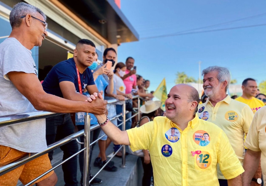 Roberto Cláudio realiza caminhada em Juazeiro do Norte e, com Ciro Gomes, promove grande carreata em Sobral