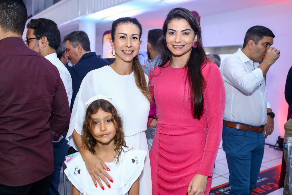 Renata E Jessica Munhoz, Tayalles Tavares