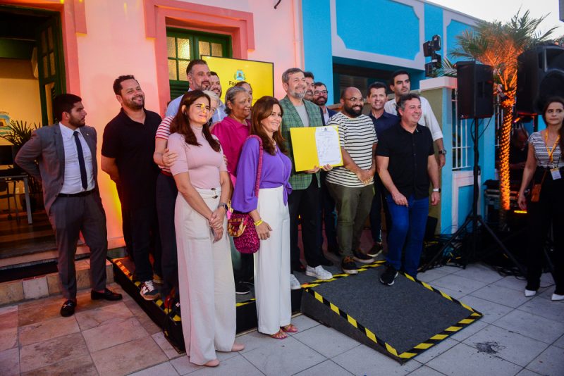 REDUÇÃO TRIBUTÁRIA - Élcio Batista sanciona lei que prevê ampliação de área com incentivos fiscais na Praia de Iracema