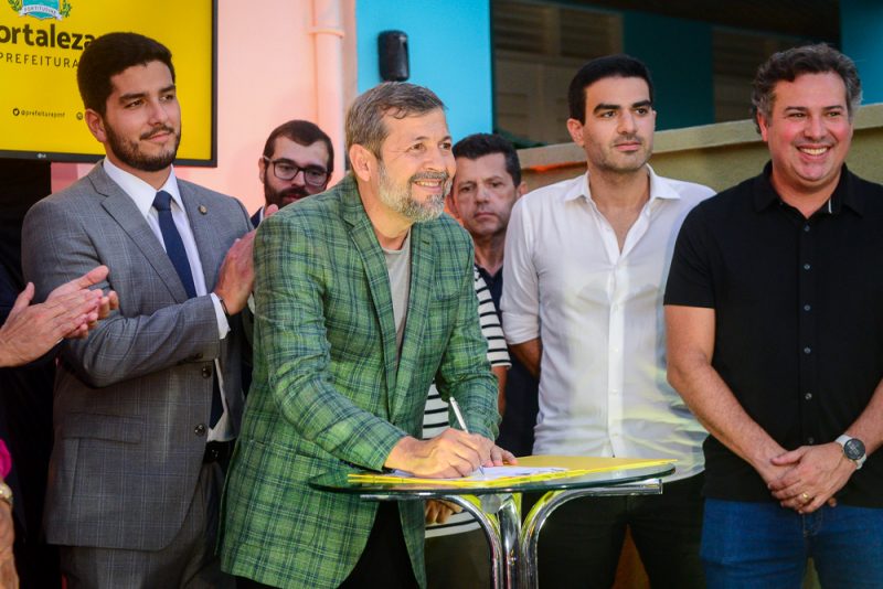 REDUÇÃO TRIBUTÁRIA - Élcio Batista sanciona lei que prevê ampliação de área com incentivos fiscais na Praia de Iracema