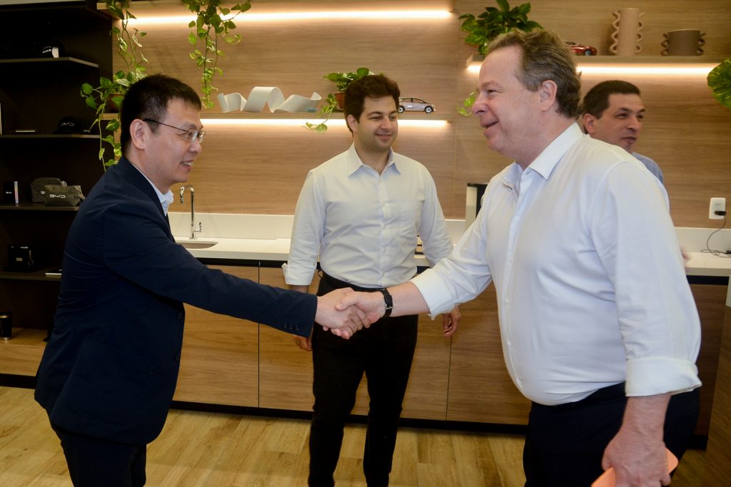 Tyler Li, Adriano E Francisco Ventura