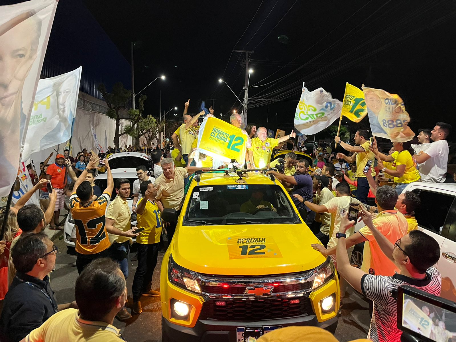Ciro Gomes e Roberto Cláudio emocionam Sobral durante carreata nesta sexta-feira