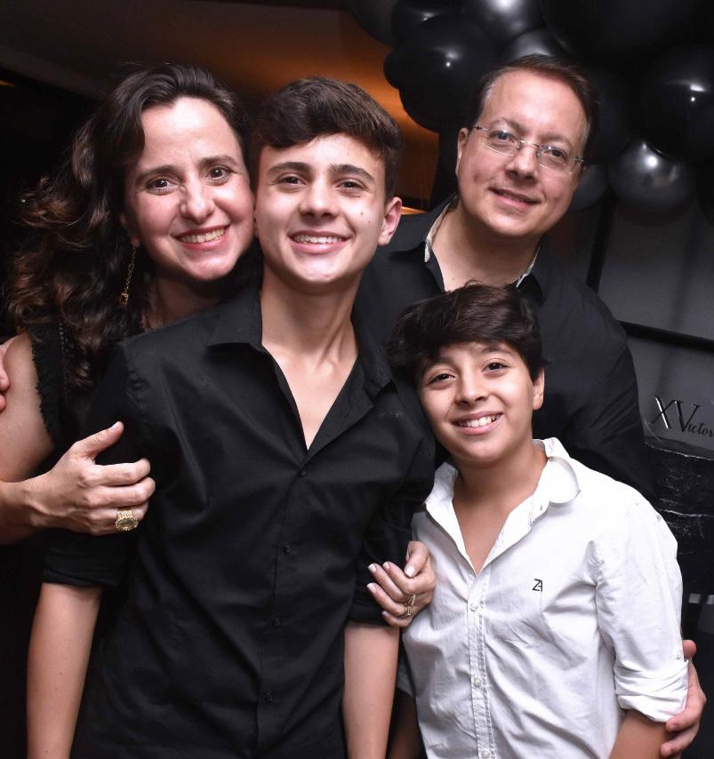 Fernanda e Rodrigo Barroso armam uma animada festa surpresa para celebrar os 15 anos do filho Victor