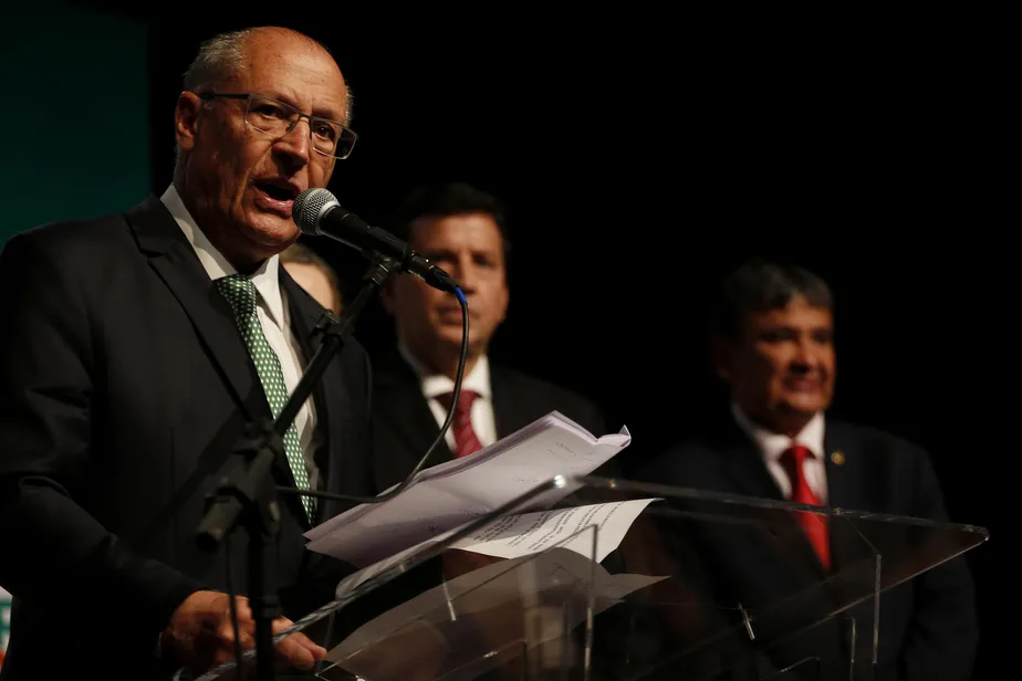 Alckmin diz que anúncio de indicados para grupo técnico da Defesa ocorrerá até quinta-feira