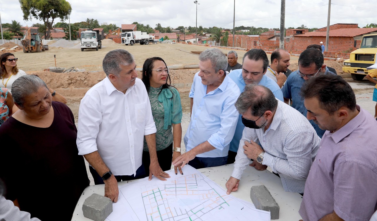 Sarto vistoria obras da Areninha Campinho Seu Pedro, no Aracapé Sarto vistoria obras da Areninha Campinho Seu Pedro, no Aracapé