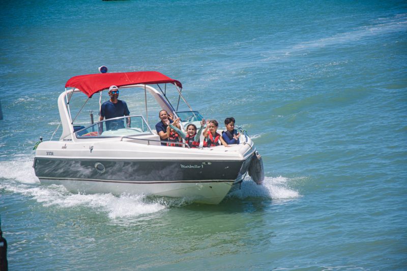 1º ano D - Alunos da Casa de Criança ganham festa de doutor do ABC no Iate Clube