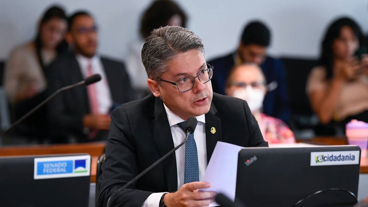PEC proposta pelo senador Alessandro Vieira visa reduzir R$ 70 bilhões gastos fora do teto