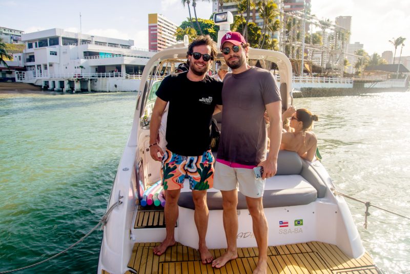 Sol, sal e diversão - Deejay Pedro Garcia e Jessik comandam a animação do Iate Clube no fim de semana