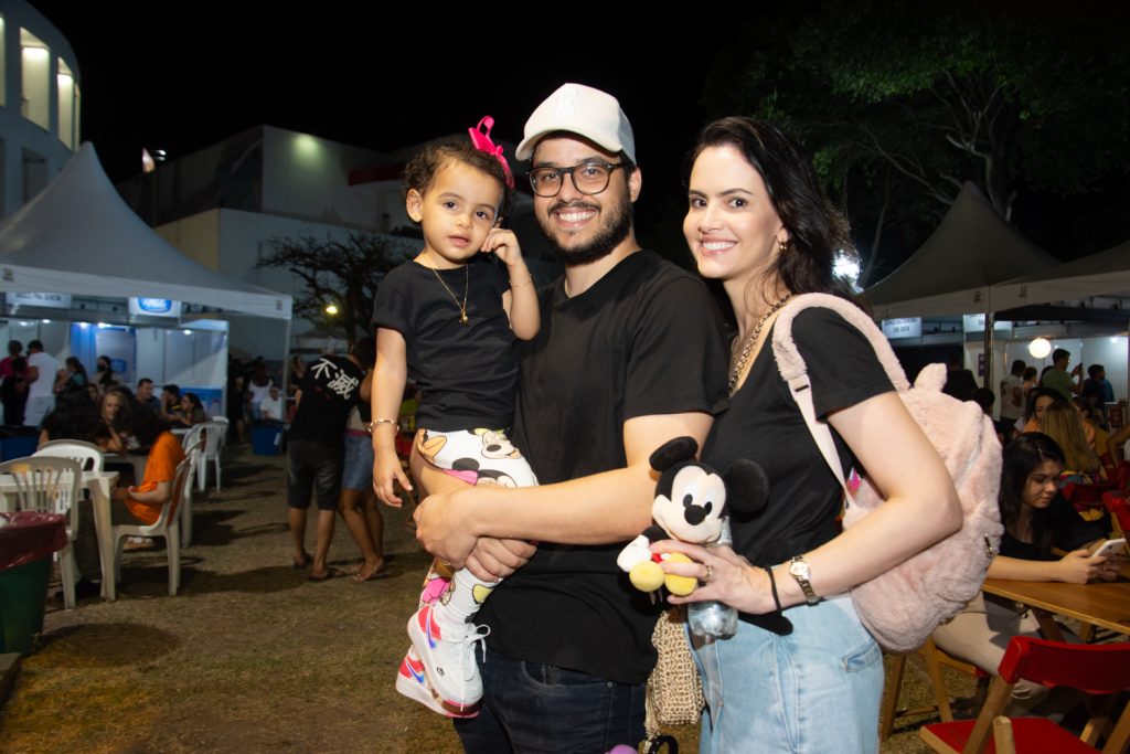 Bia, Cadeh E Roberta Juaçaba