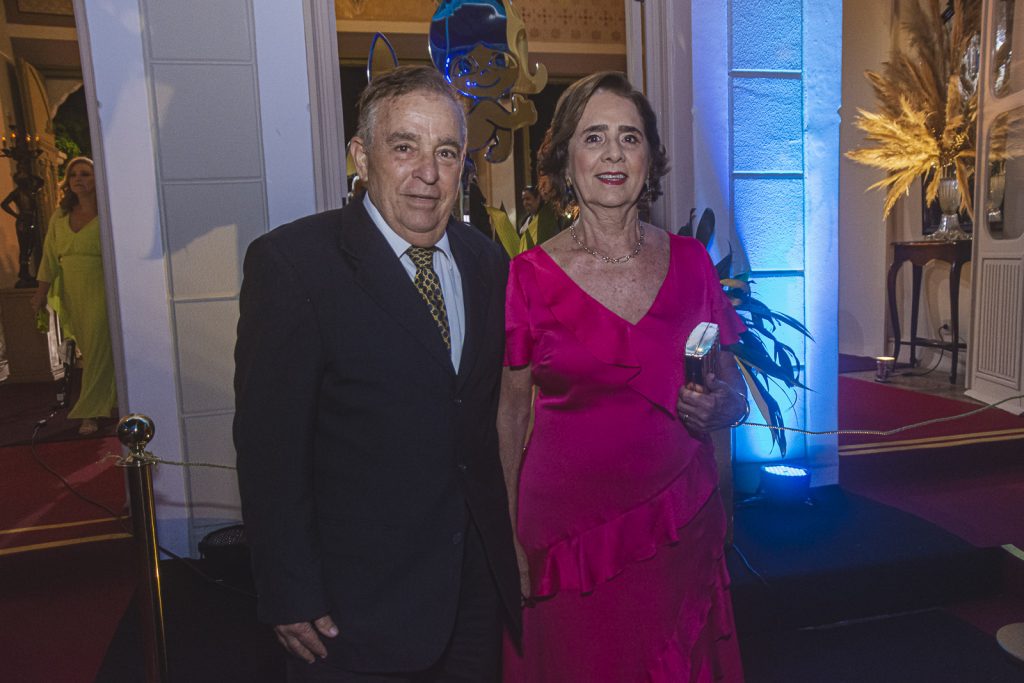 Claudio E Zena Targino