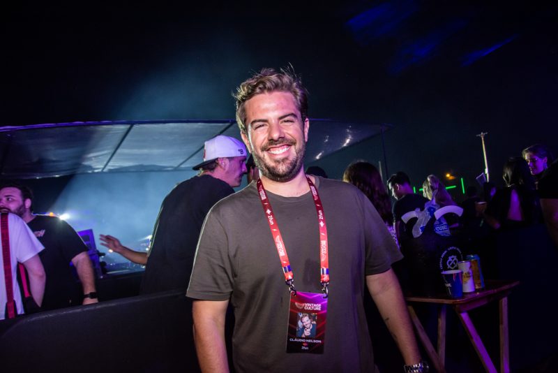 AGITO E BADALAÇÃO - Deejay Vintage Culture comanda a animação e faz o Porto D’Aldeia Resort ferver na véspera do feriado