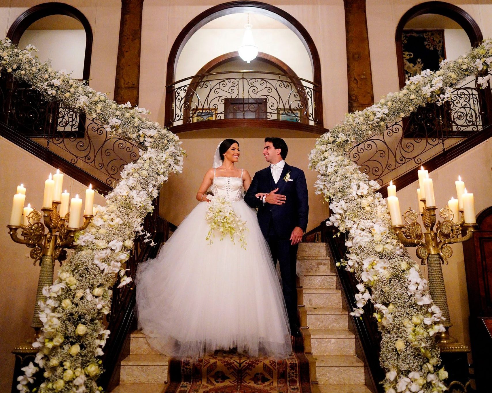 Com festa exuberante, Maria Victória Salomão e Eugênio Carvalho trocam as alianças em Brasília